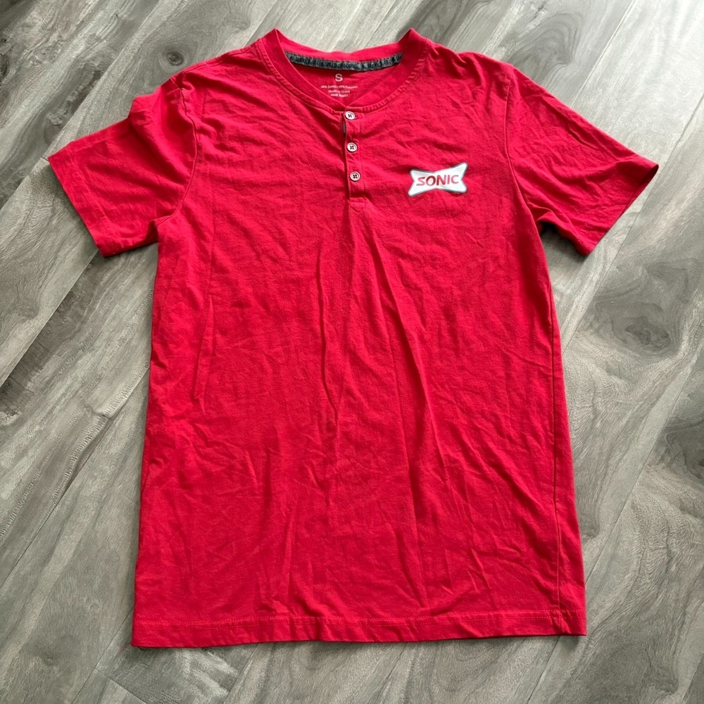 Sonic Drive-In Employee Uniform Shirt Men's Small Red Henley Short Sleeve Logo